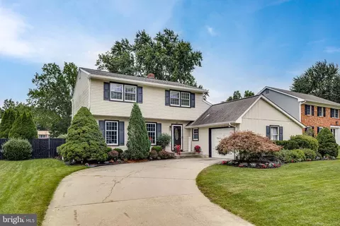 507 Perry Dr, Mount Laurel, NJ 08054