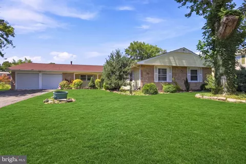 16 Terrell Ln, Willingboro, NJ 08046
