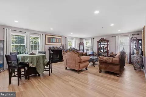 16 Terrell Ln, Willingboro, NJ 08046