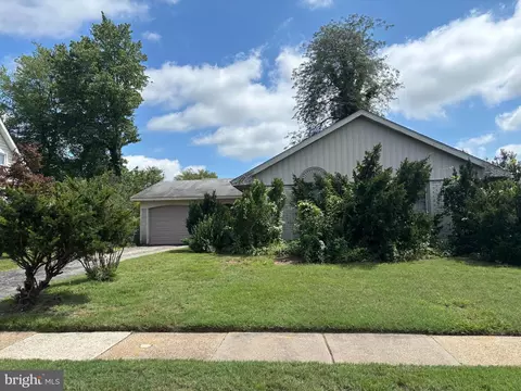 30 Birdseye Ln, Willingboro, NJ 08046