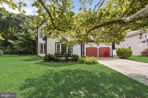 10 Edinburgh Ln, Mount Laurel, NJ 08054