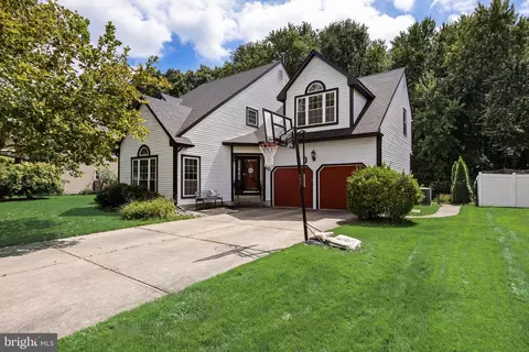 10 Edinburgh Ln, Mount Laurel, NJ 08054