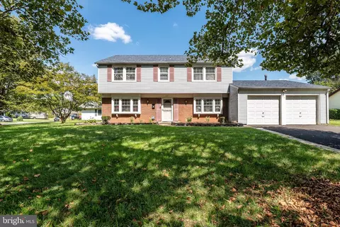 27 East Ln, Willingboro, NJ 08046
