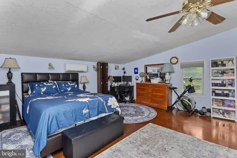 Bedroom - 222 Washington St, Fieldsboro, NJ 08505 photo 3 of 10