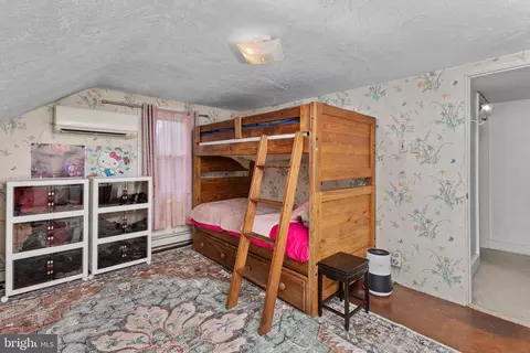 Bedroom - 222 Washington St, Fieldsboro, NJ 08505 photo 7 of 10