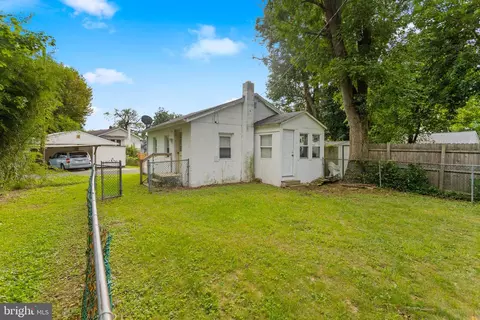 Exterior - 222 Washington St, Fieldsboro, NJ 08505 photo 4 of 7