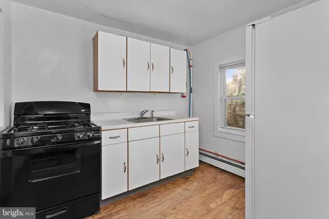 Entry Way - 222 Washington St, Fieldsboro, NJ 08505 photo 4 of 5