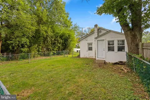 Exterior - 222 Washington St, Fieldsboro, NJ 08505 photo 5 of 7