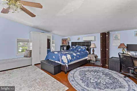 Bedroom - 222 Washington St, Fieldsboro, NJ 08505 photo 4 of 10