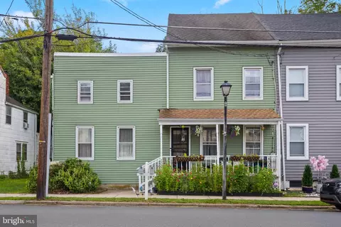222 Washington St, Fieldsboro, NJ 08505