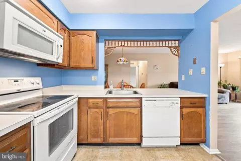 Kitchen - 988 A Scotswood Ct, Mount Laurel, NJ 08054 photo 2 of 3