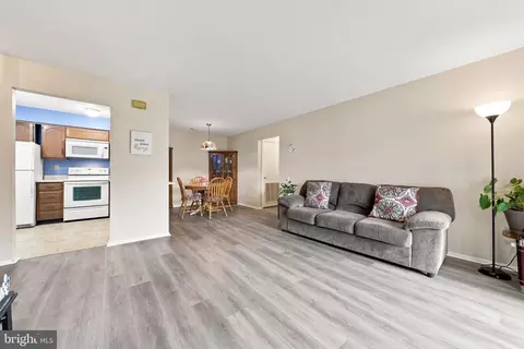 Living - 988 A Scotswood Ct, Mount Laurel, NJ 08054 photo 1 of 4