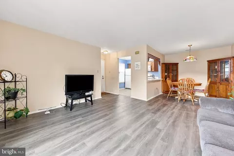 Living - 988 A Scotswood Ct, Mount Laurel, NJ 08054 photo 3 of 4