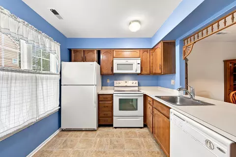 Kitchen - 988 A Scotswood Ct, Mount Laurel, NJ 08054 photo 3 of 3