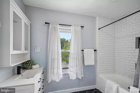 Bath - 36 County Ave, Maple Shade, NJ 08052 photo 1 of 3