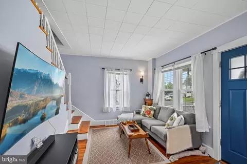 Entry Way - 36 County Ave, Maple Shade, NJ 08052 photo 3 of 4