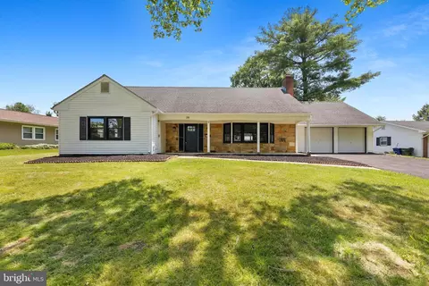 39 Twilight Ln, Willingboro, NJ 08046