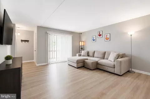 Living - 259 Kips Ct, Evesham, NJ 08053 photo 2 of 3