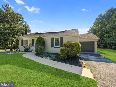 223 N Cropwell Rd, Marlton, NJ 08053