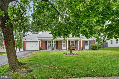 40 Gramercy Ln, Willingboro, NJ 08046