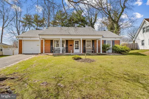 40 Gramercy Ln, Willingboro, NJ 08046
