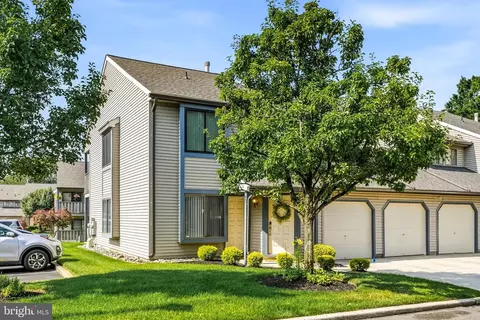 905 Chesterwood Ct, Marlton, NJ 08053