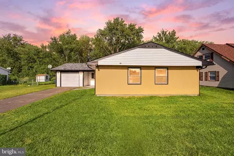 27 Genesee Ln, Willingboro, NJ 08046