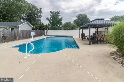 Exterior - 76 Dover Rd, Westampton, NJ 08060 photo 4 of 8