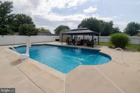 Exterior - 76 Dover Rd, Westampton, NJ 08060 photo 5 of 8