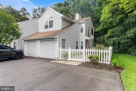 106 Birch Hollow Dr, Bordentown, NJ 08505