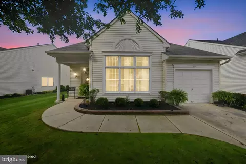 207 Wagon Wheel Ln, Columbus, NJ 08022