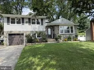 379 Boxwood Ln, Cinnaminson, NJ 08077