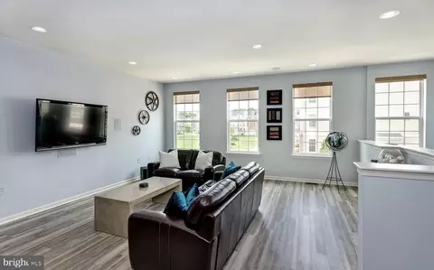 47 Riverwalk Blvd, Burlington, NJ 08016