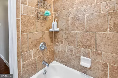 Bath - 528 S Maple Ave, Maple Shade, NJ 08052 photo 2 of 2
