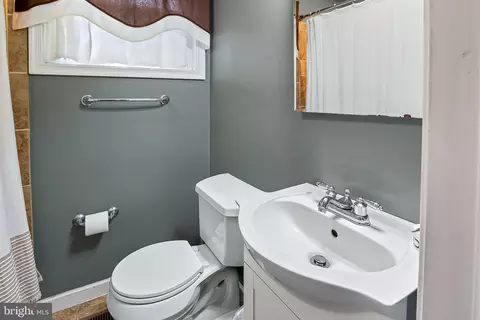 Bath - 528 S Maple Ave, Maple Shade, NJ 08052 photo 1 of 2