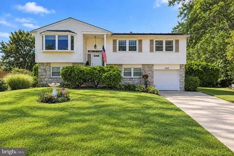 1208 Salem Rd, Burlington, NJ 08016