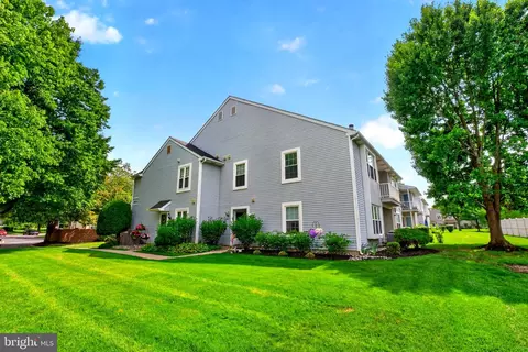 3810 Adelaide Dr # B, Mount Laurel, NJ 08054