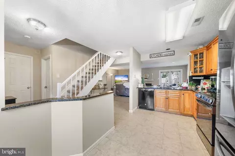 Entry Way - 205 Royal Dr, Evesham, NJ 08053 photo 3 of 7