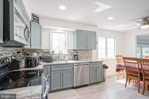 Entry Way - 154 Forge Rd, Delran, NJ 08075 photo 1 of 1