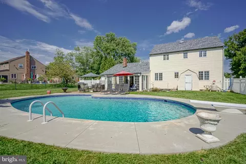 Exterior - 154 Forge Rd, Delran, NJ 08075 photo 3 of 8