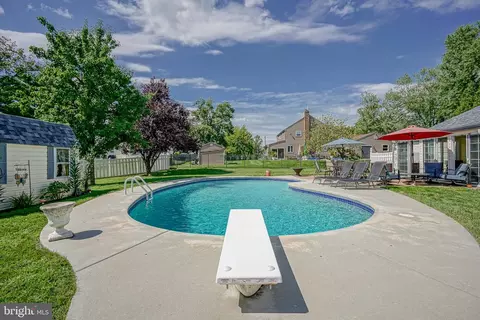 Exterior - 154 Forge Rd, Delran, NJ 08075 photo 4 of 8