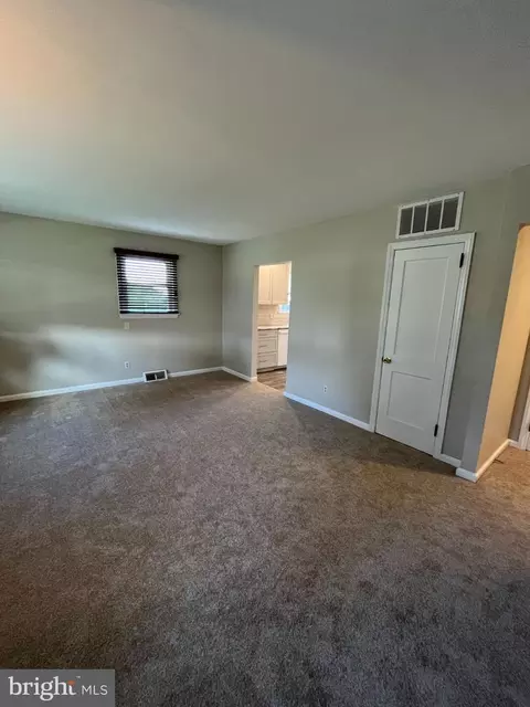 Living - 23 Paul Rd, Maple Shade, NJ 08052 photo 2 of 4