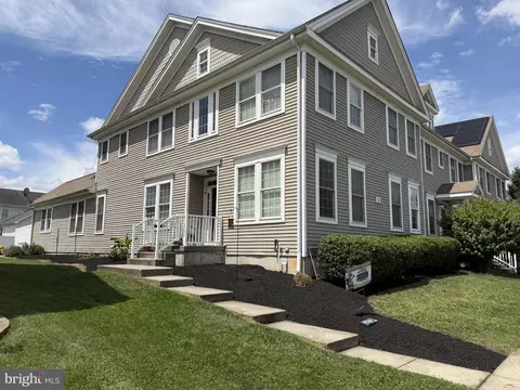 9 Colemantown Dr, Chesterfield, NJ 08515