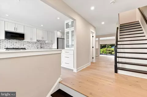 Entry Way - 633 E Main St #B7, Moorestown, NJ 08057 photo 2 of 5