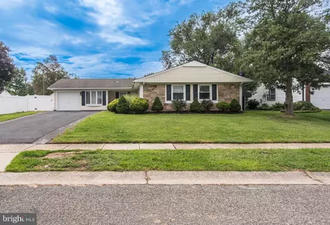 28 Gimble Ln, Willingboro, NJ 08046