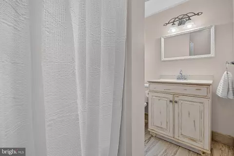 Entry Way - 26 Abington, Marlton, NJ 08053 photo 4 of 4