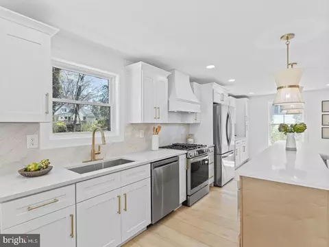Kitchen - 3 Overbrook Cir, Moorestown, NJ 08057 photo 2 of 3