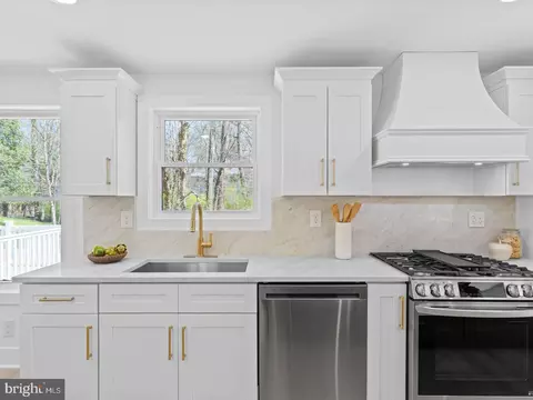 Kitchen - 3 Overbrook Cir, Moorestown, NJ 08057 photo 3 of 3