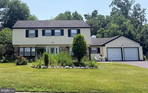25 Traynor Ln, Willingboro, NJ 08046
