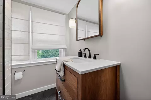 Bath - 10 E Sutton Ave, Moorestown, NJ 08057 photo 5 of 5